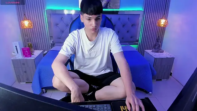 SamBlack  online show from July 21, 2026, 1:13 pm
