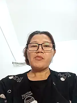 Snapshot of Vina_venus chatting on December 21, 2025, 12:40 am Vina venus online show from December 21, 2025, 12:40 am