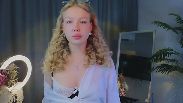 emilyshepar d online show from September 29, 2025, 2:49 am