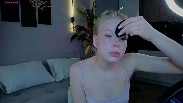 Snapshot of emilyshepar_d chatting on June 17, 2026, 2:25 am emilyshepar d online show from June 17, 2026, 2:25 am
