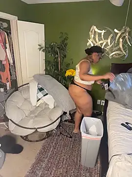 Snapshot of caramel__cremes chatting on November 11, 2025, 6:52 pm caramel cremes online show from November 11, 2025, 6:52 pm