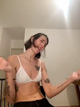 sweetsinxxx online show from June 15, 2026, 2:03 am