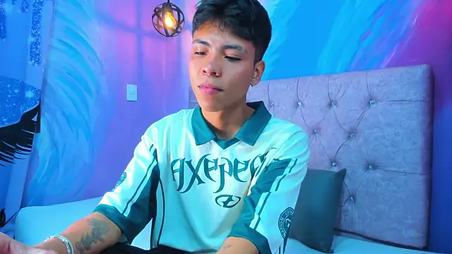 Snapshot of MaxiWildd chatting on May 30, 2026, 1:19 pm MaxiWildd online show from May 30, 2026, 1:19 pm