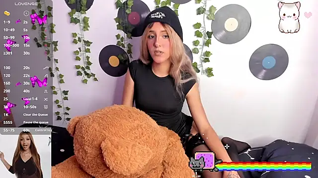 Amy Moonlight online show from September 28, 2025, 10:04 pm