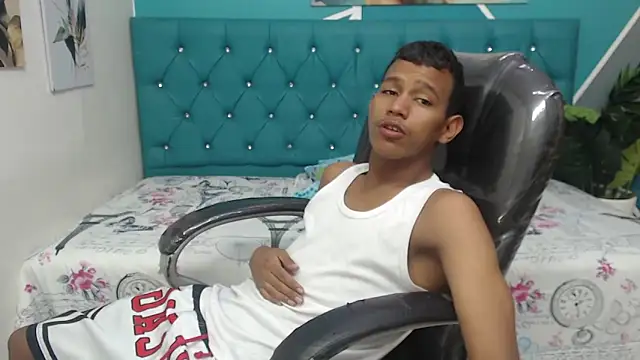 Snapshot of Rory_castro chatting on September 24, 2025, 10:35 pm Rory castro online show from September 24, 2025, 10:35 pm