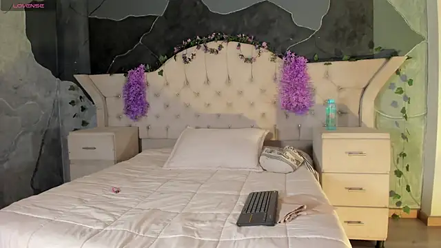 AmbarFoxx  online show from June 25, 2026, 6:40 am