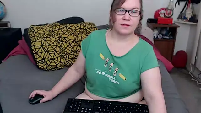 Snapshot of AnniDiMoni chatting on December 14, 2025, 8:24 pm AnniDiMoni online show from December 14, 2025, 8:24 pm