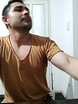 Snapshot of Bradd_32 chatting on October 5, 2025, 3:49 am Bradd 32 online show from October 5, 2025, 3:49 am