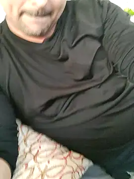 Snapshot of Bradd_32 chatting on October 28, 2025, 5:04 pm Bradd 32 online show from October 28, 2025, 5:04 pm