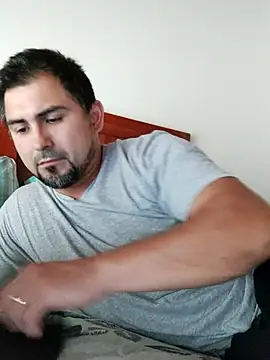 Snapshot of Bradd_32 chatting on November 30, 2025, 6:45 pm Bradd 32 online show from November 30, 2025, 6:45 pm