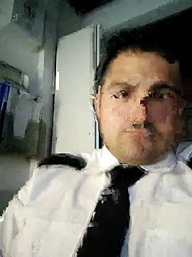 Snapshot of Bradd_32 chatting on February 2, 2026, 12:20 am Bradd 32 online show from February 2, 2026, 12:20 am