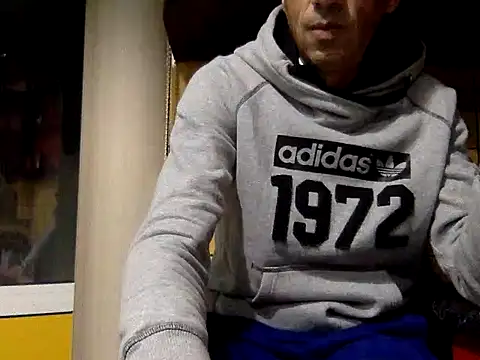 adiluci1 online show from October 12, 2025, 1:48 am