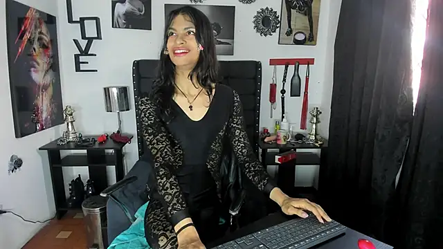 Snapshot of LunarisSmith chatting on December 3, 2025, 5:22 pm LunarisSmith online show from December 3, 2025, 5:22 pm