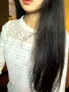 Snapshot of Nhinhi18 chatting on February 5, 2026, 4:00 pm Nhinhi18 online show from February 5, 2026, 4:00 pm