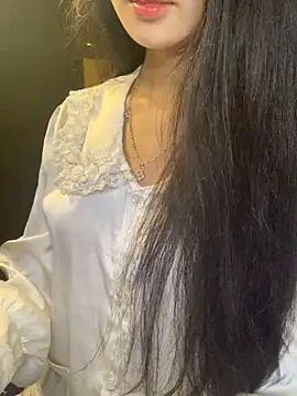 Nhinhi18 online show from May 11, 2026, 4:04 pm