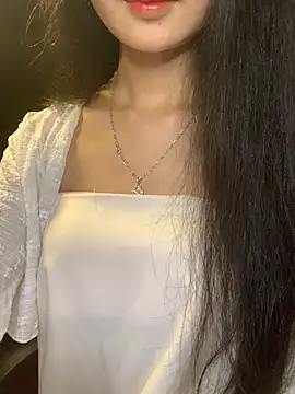 Nhinhi18 online show from May 12, 2026, 3:20 pm