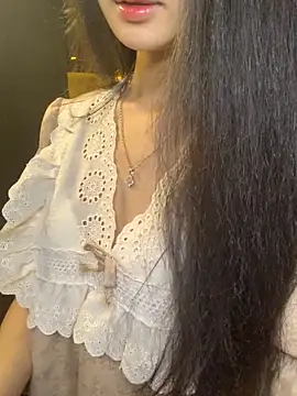 Nhinhi18 online show from May 14, 2026, 2:57 pm
