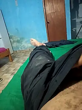 Snapshot of Frank0021 chatting on October 30, 2025, 2:24 am Frank0021 online show from October 30, 2025, 2:24 am