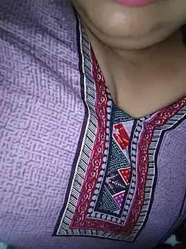 Snapshot of Mannu_rani chatting on August 3, 2026, 4:00 am Mannu rani online show from August 3, 2026, 4:00 am