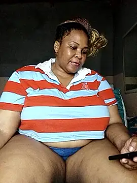 Snapshot of Moretl chatting on February 19, 2026, 10:39 pm Moretl online show from February 19, 2026, 10:39 pm