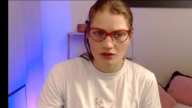Snapshot of Camila-ventura chatting on June 15, 2026, 1:02 pm Camila-ventura online show from June 15, 2026, 1:02 pm
