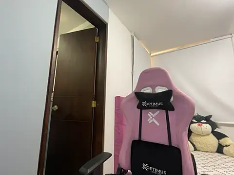 Snapshot of lucy_grey25 chatting on September 23, 2025, 2:20 pm lucy grey25 online show from September 23, 2025, 2:20 pm