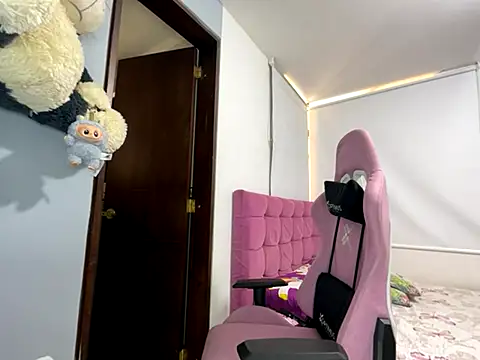 Snapshot of lucy_grey25 chatting on September 27, 2025, 3:39 pm lucy grey25 online show from September 27, 2025, 3:39 pm