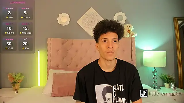 Snapshot of Joe_And_Emma chatting on October 27, 2025, 8:02 pm Joe And Emma online show from October 27, 2025, 8:02 pm