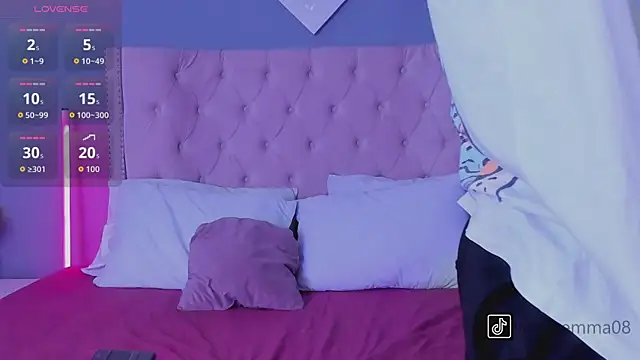 Snapshot of Joe_And_Emma chatting on November 17, 2025, 8:14 pm Joe And Emma online show from November 17, 2025, 8:14 pm