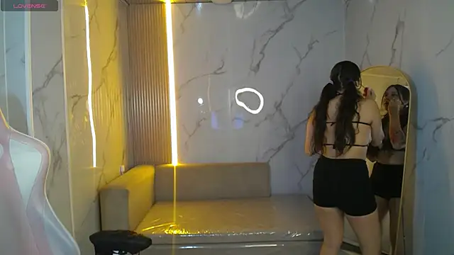 Snapshot of _Mia_sweet_b chatting on October 17, 2025, 12:52 pm Mia sweet b online show from October 17, 2025, 12:52 pm