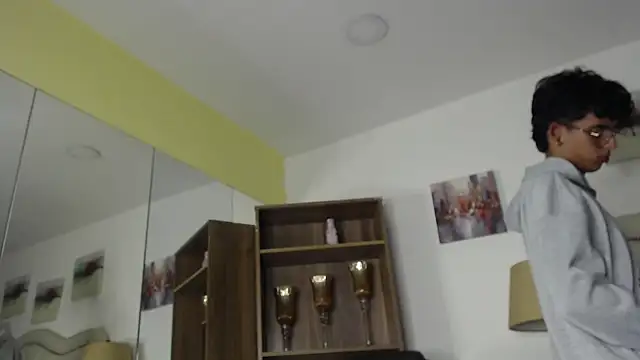 Ibratxandy online show from April 21, 2026, 1:42 am