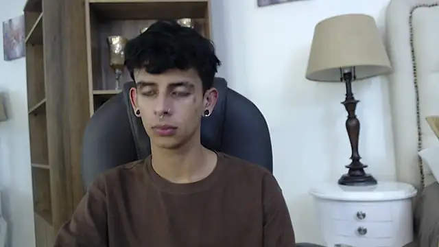 Ibratxandy online show from April 21, 2026, 9:39 pm