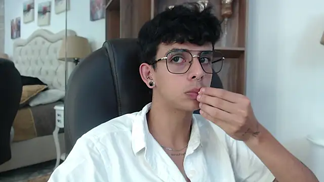 Ibratxandy online show from April 30, 2026, 4:57 pm