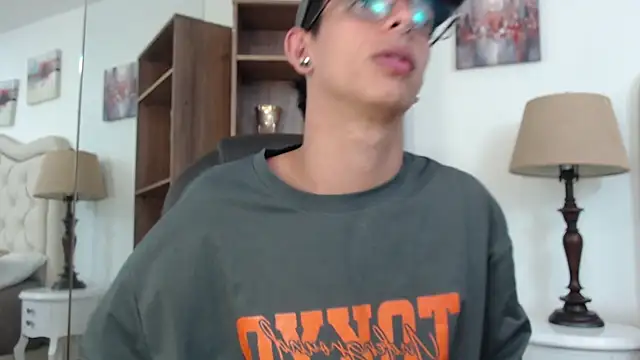 Ibratxandy online show from May 4, 2026, 6:59 pm