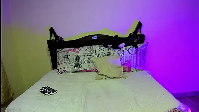 Snapshot of _viollette_ chatting on September 15, 2025, 12:32 am viollette online show from September 15, 2025, 12:32 am