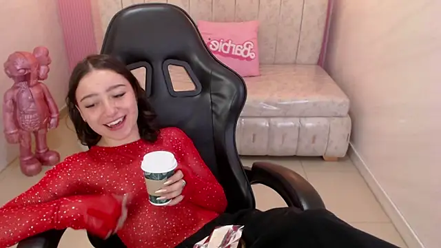 venuss09 s online show from February 3, 2026, 1:16 pm