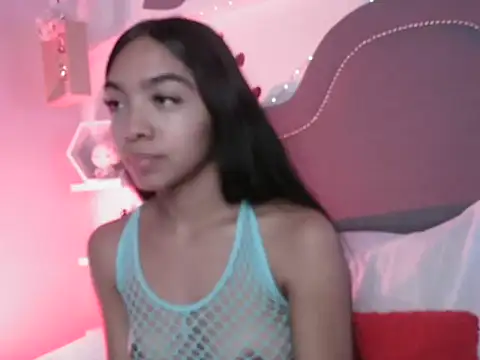 Snapshot of pocahontamoon chatting on November 15, 2025, 1:29 pm pocahontamoon online show from November 15, 2025, 1:29 pm