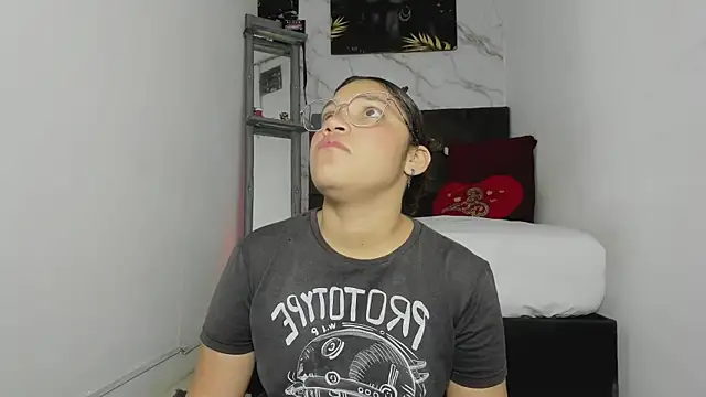 aly n sebas online show from October 5, 2025, 12:14 pm