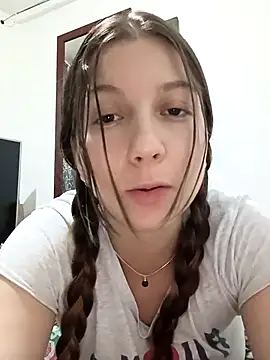 Arianna Moss online show from November 8, 2025, 3:07 am