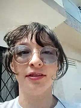 Snapshot of DavidAndClare chatting on October 14, 2025, 6:09 pm DavidAndClare online show from October 14, 2025, 6:09 pm