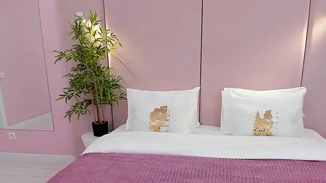 Snapshot of NoraHaynes chatting on October 12, 2025, 3:05 am NoraHaynes online show from October 12, 2025, 3:05 am