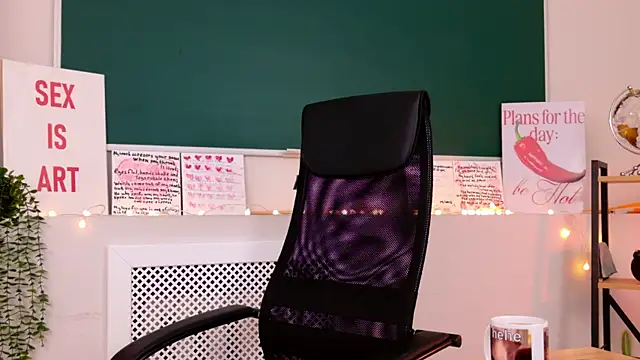 NoraHaynes online show from May 22, 2026, 3:02 am