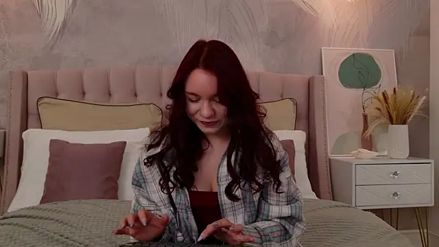 NoraHaynes online show from June 10, 2026, 2:12 am