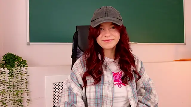 NoraHaynes online show from June 19, 2026, 1:43 am