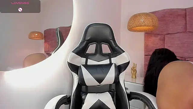 Snapshot of dani_velvet chatting on October 30, 2025, 4:03 am dani velvet online show from October 30, 2025, 4:03 am