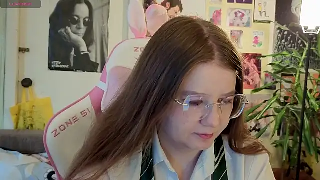 Snapshot of Sienna-Cow chatting on October 23, 2025, 12:26 pm Sienna-Cow online show from October 23, 2025, 12:26 pm