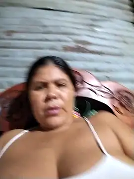 hotmom33 online show from November 29, 2025, 2:25 am