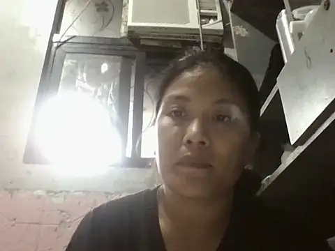 Uniquebeauty32 online show from November 3, 2025, 5:31 am