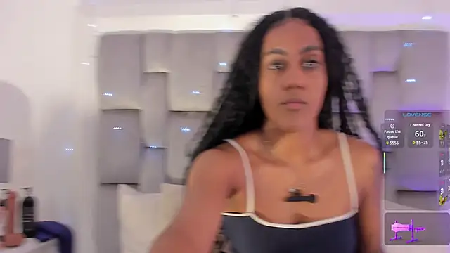 Snapshot of OnlyGia chatting on October 4, 2025, 8:18 pm OnlyGia online show from October 4, 2025, 8:18 pm