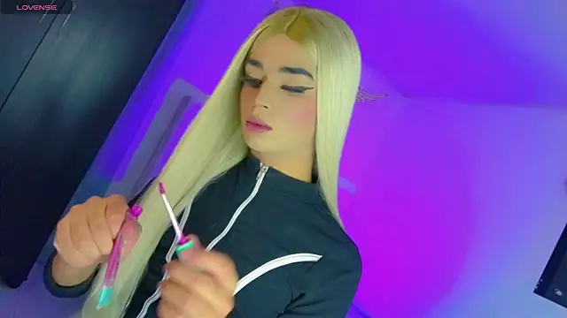 Snapshot of HANNAH_BACKERS chatting on October 5, 2025, 11:35 pm HANNAH BACKERS online show from October 5, 2025, 11:35 pm